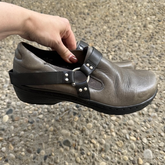 Klogs Shoes - Klogs Footwear Shoes Womens Size 8.5 Gray Leather Clog Mule Black Harness Strap‎